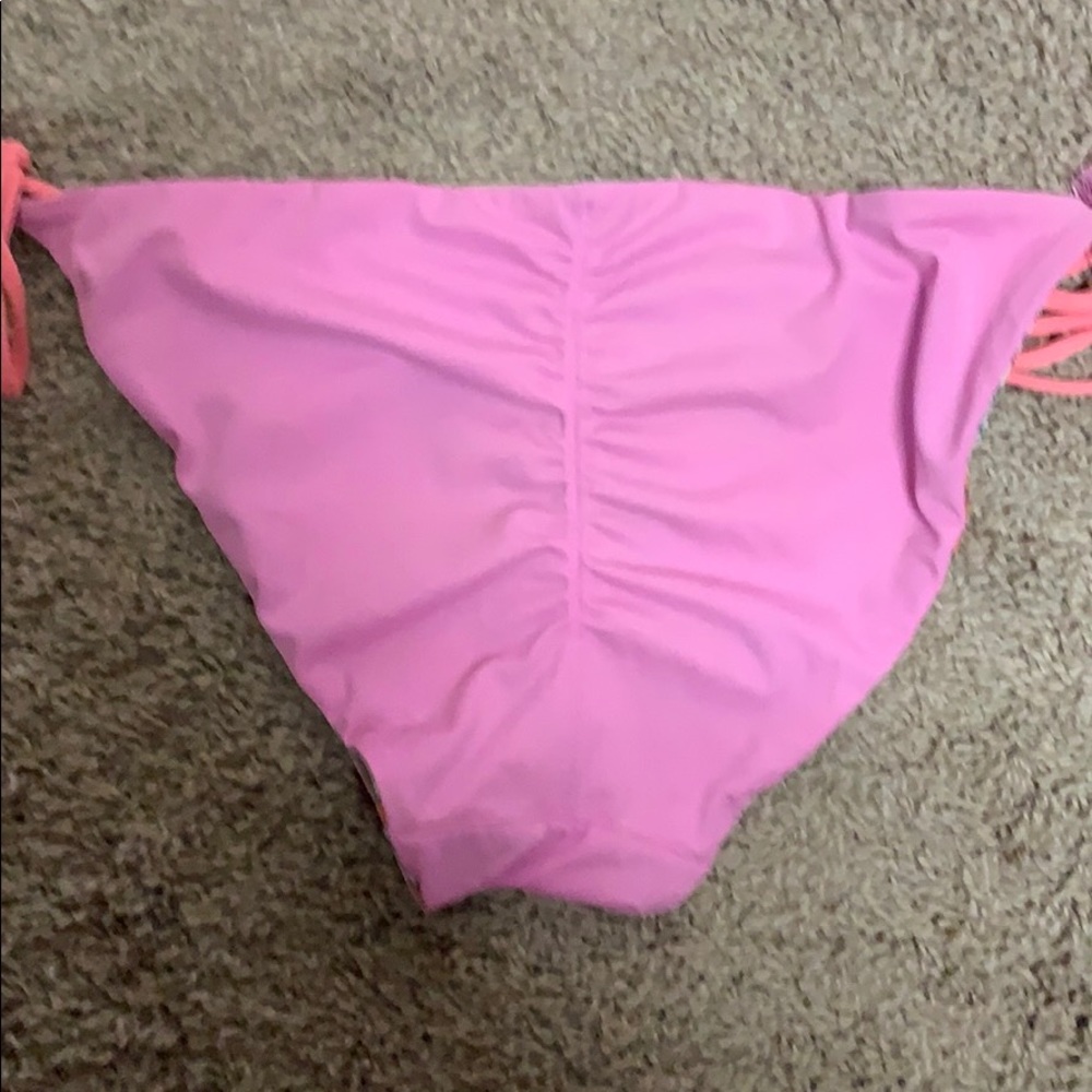 Victoria’s Secret Floral/Pink Reversible Bikini - Picture 6 of 6